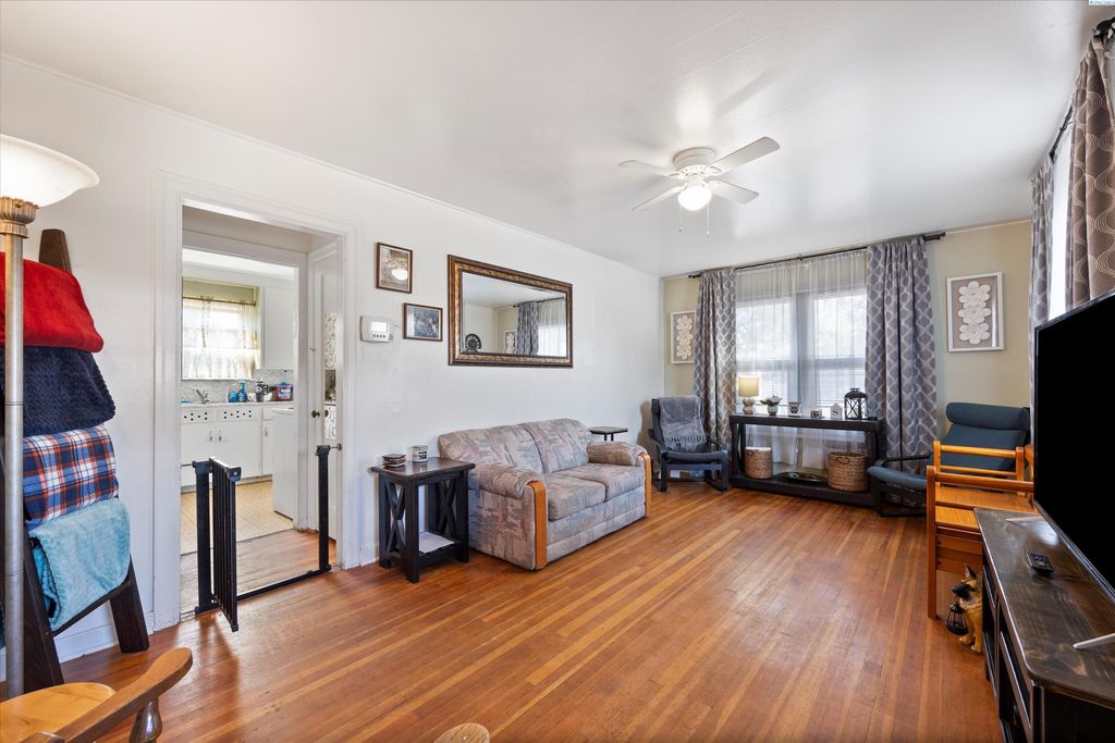 Photo of 1332 W Sylvester St, Pasco, WA 99301 (MLS # 287343)