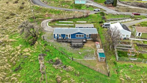 Photo of 543 Lakeview Dr, Burbank, WA 99323 (MLS # 290482)