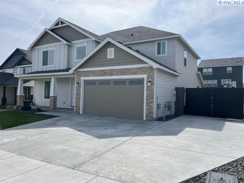 Photo of 7867 Blanchard Loop, West Richland, WA 99353 (MLS # 291957)