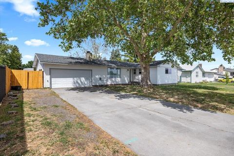 Photo of 1807 Stevens DR, Richland, WA 99352 (MLS # 293899)