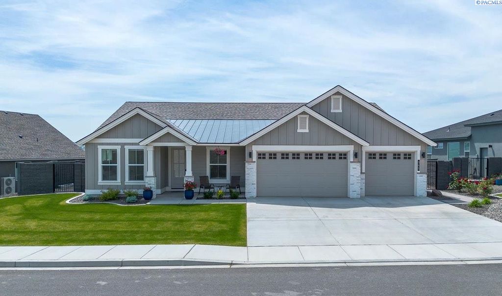 Photo of 365 Ventus Street, Richland, WA 99352 (MLS # 292965)