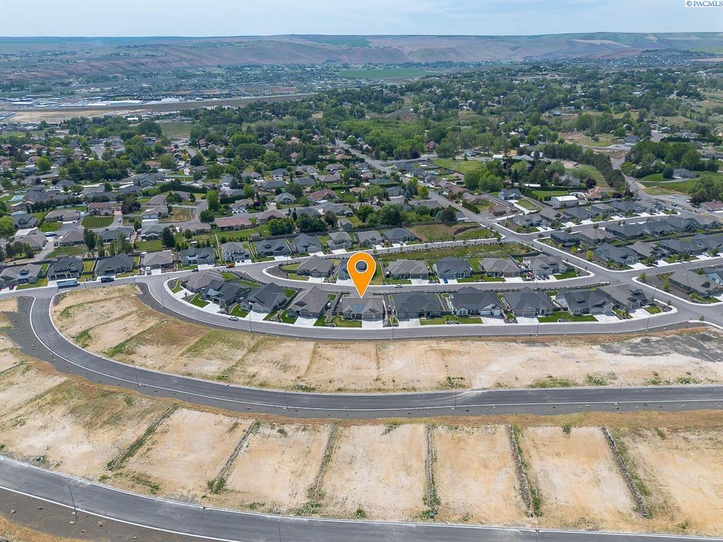 Photo of 365 Ventus Street, Richland, WA 99352 (MLS # 292965)