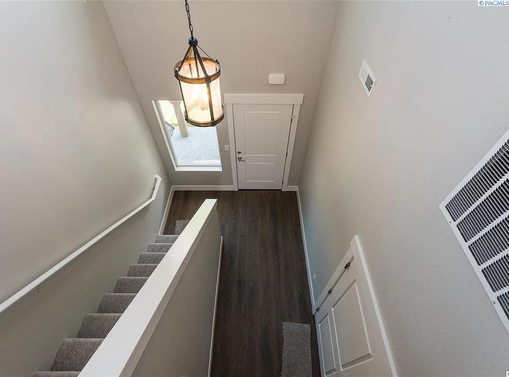 Photo of 298 Riverhaven Ct, Richland, WA 99354 (MLS # 291119)