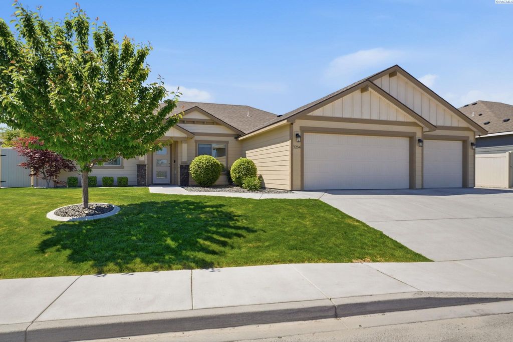 Photo of 3264 S Quincy St, Kennewick, WA 99337 (MLS # 292607)