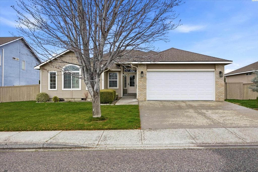 Photo of 1207 S Jefferson Street, Kennewick, WA 99338 (MLS # 291258)