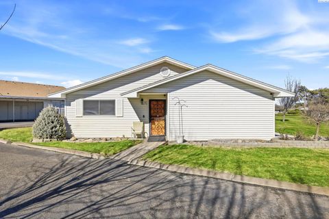 Photo of 4203 W Kennewick Ave #25, Kennewick, WA 99336 (MLS # 290804)