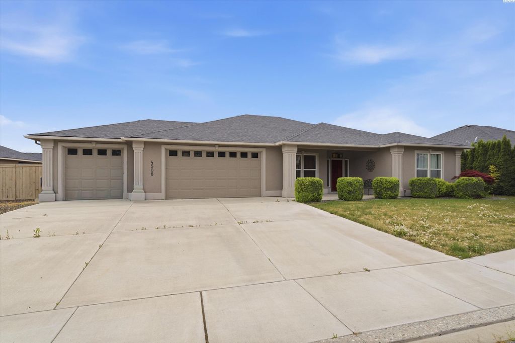 Photo of 4508 Bermuda Dunes Dr, Pasco, WA 99301 (MLS # 292301)