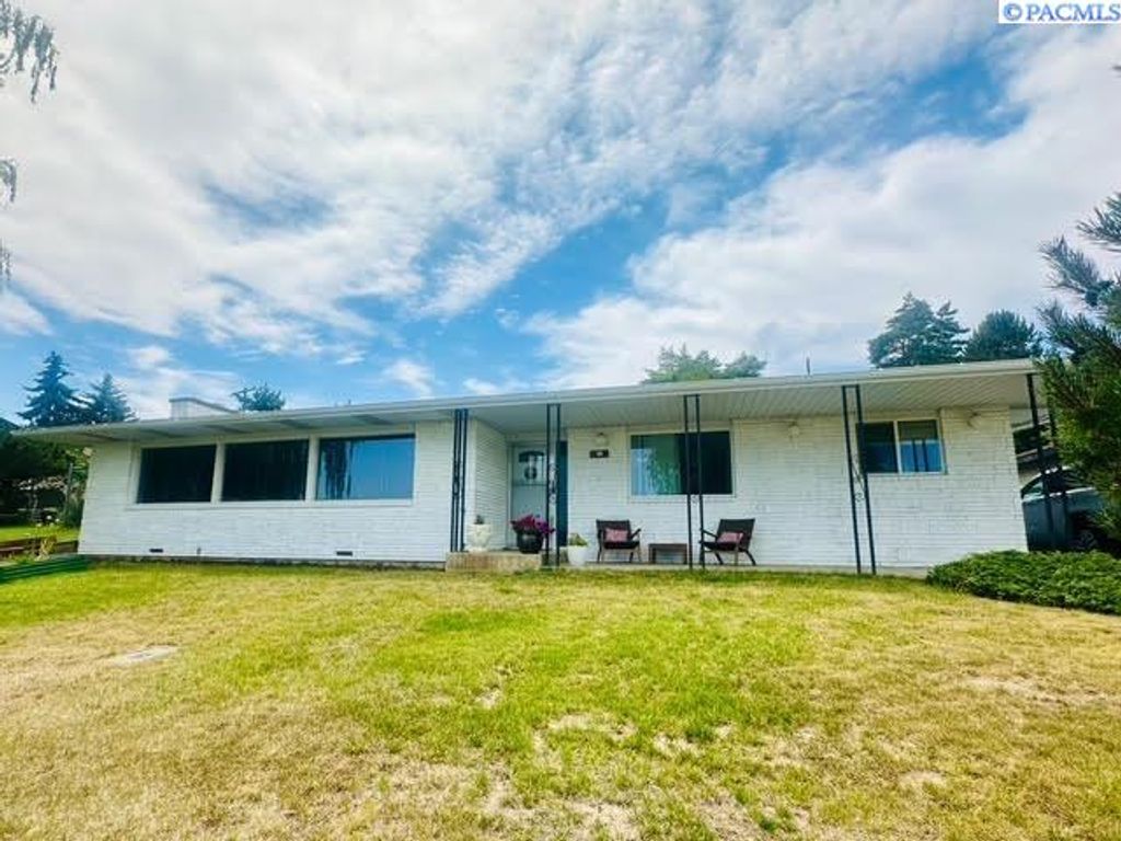 Photo of 715 SW Fountain St, Pullman, WA 99163 (MLS # 285632)