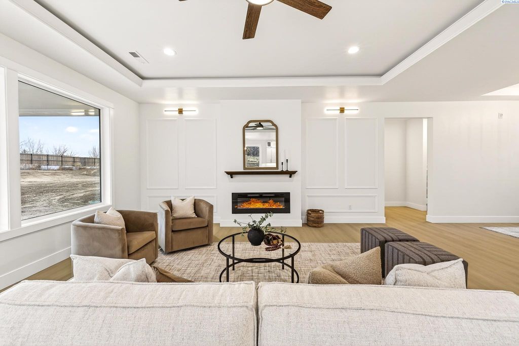 Photo of 6622 E 2nd St, Benton City, WA 99320 (MLS # 289688)