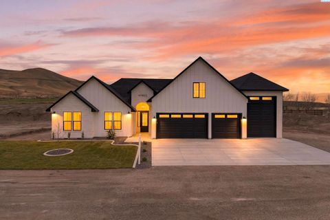 Photo of 6622 E 2nd St, Benton City, WA 99320 (MLS # 289688)