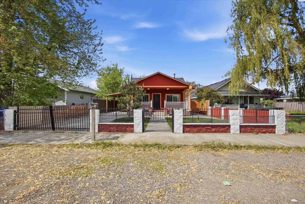 Photo of 1220 S 2nd Ave, Pasco, WA 99301 (MLS # 292554)