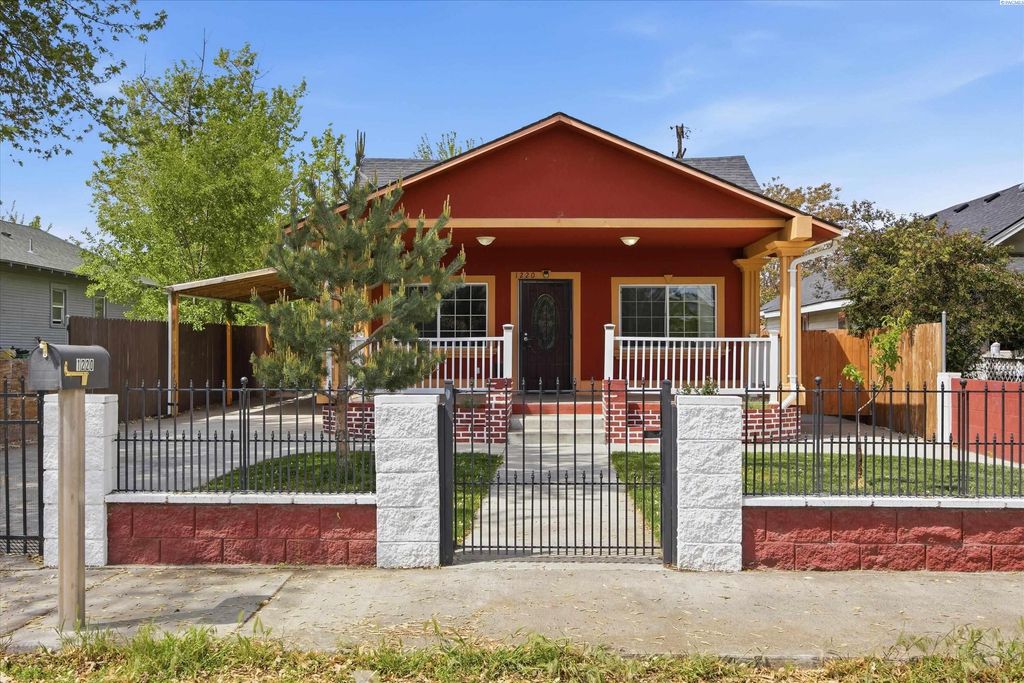 Photo of 1220 S 2nd Ave, Pasco, WA 99301 (MLS # 292554)