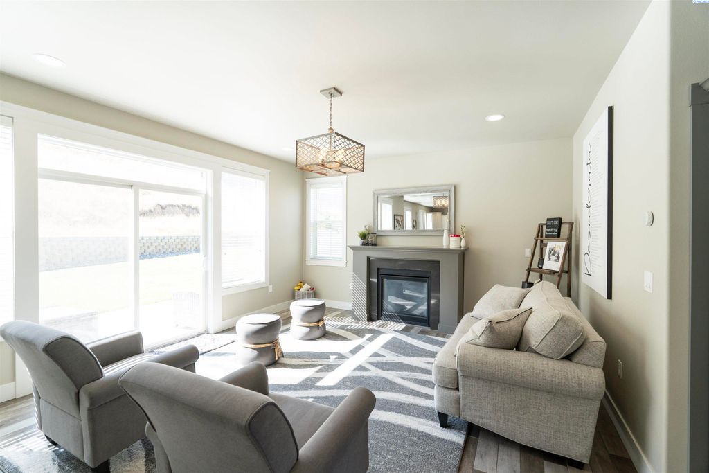 Photo of 860 SW Dominic Ct, Pullman, WA 99163 (MLS # 287588)