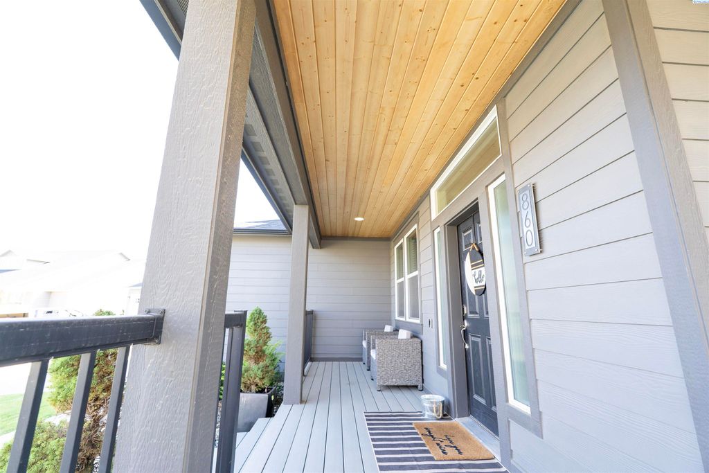 Photo of 860 SW Dominic Ct, Pullman, WA 99163 (MLS # 287588)