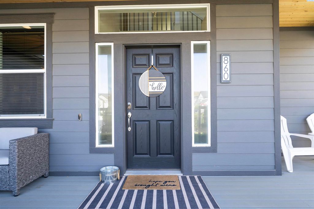Photo of 860 SW Dominic Ct, Pullman, WA 99163 (MLS # 287588)
