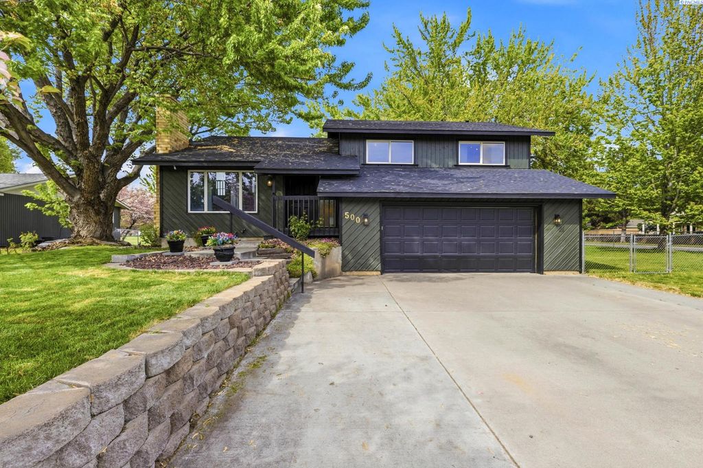 Photo of 500 Meadows Drive South Dr, Richland, WA 99352 (MLS # 292546)