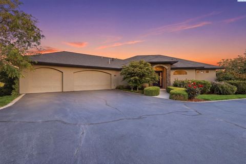 Photo of 1021 Country Ct, Richland, WA 99352 (MLS # 293008)