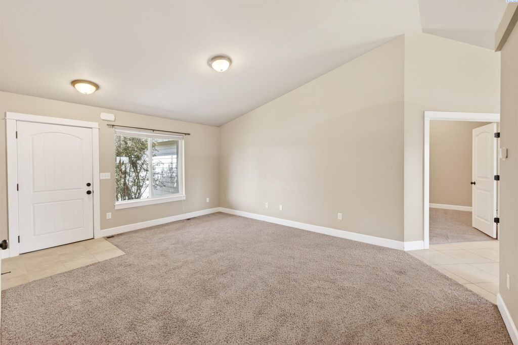 Photo of 680 Tanglewood Dr, Richland, WA 99352 (MLS # 292572)