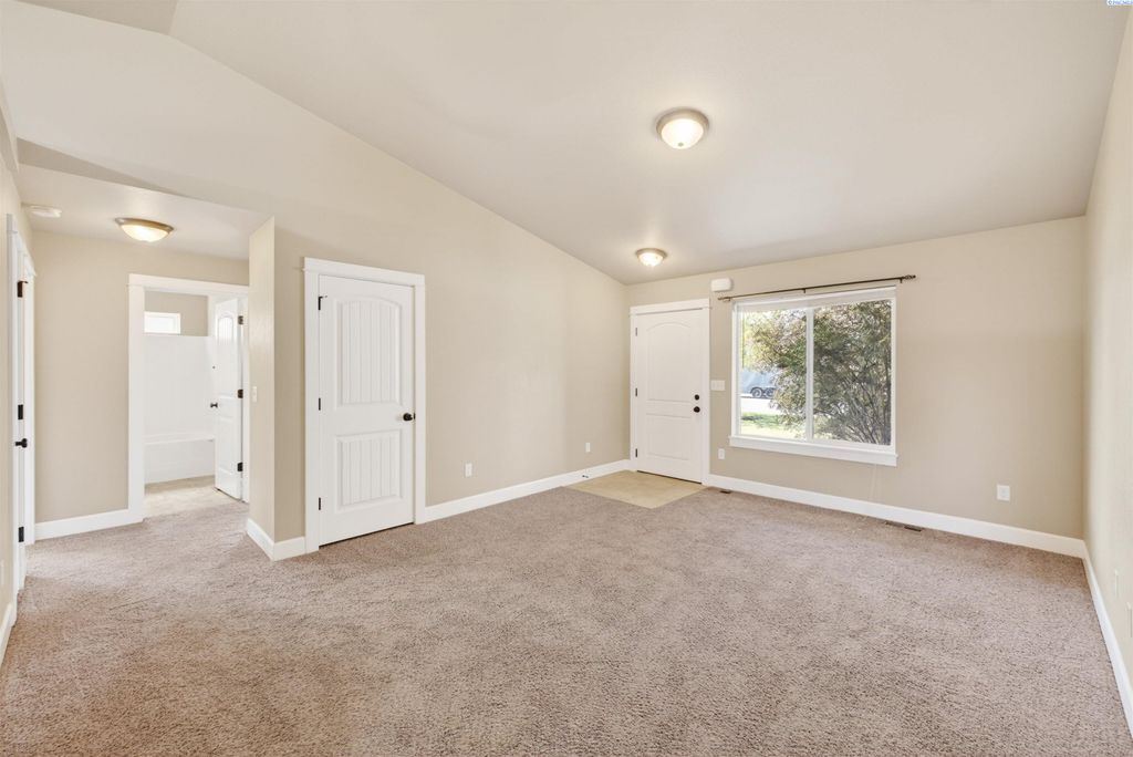 Photo of 680 Tanglewood Dr, Richland, WA 99352 (MLS # 292572)