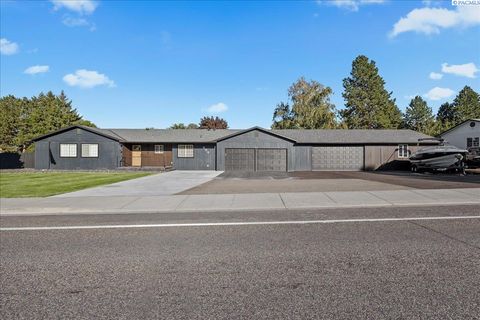Photo of 509 S Kellogg St, Kennewick, WA 99336 (MLS # 287767)