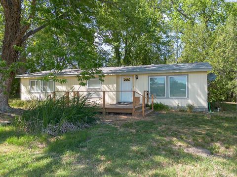 Photo of 31009 S Gerards Road, Kennewick, WA 99337 (MLS # 293164)