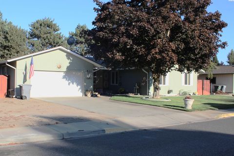 Photo of 1980 Forest Ave, Richland, WA 99354 (MLS # 287709)