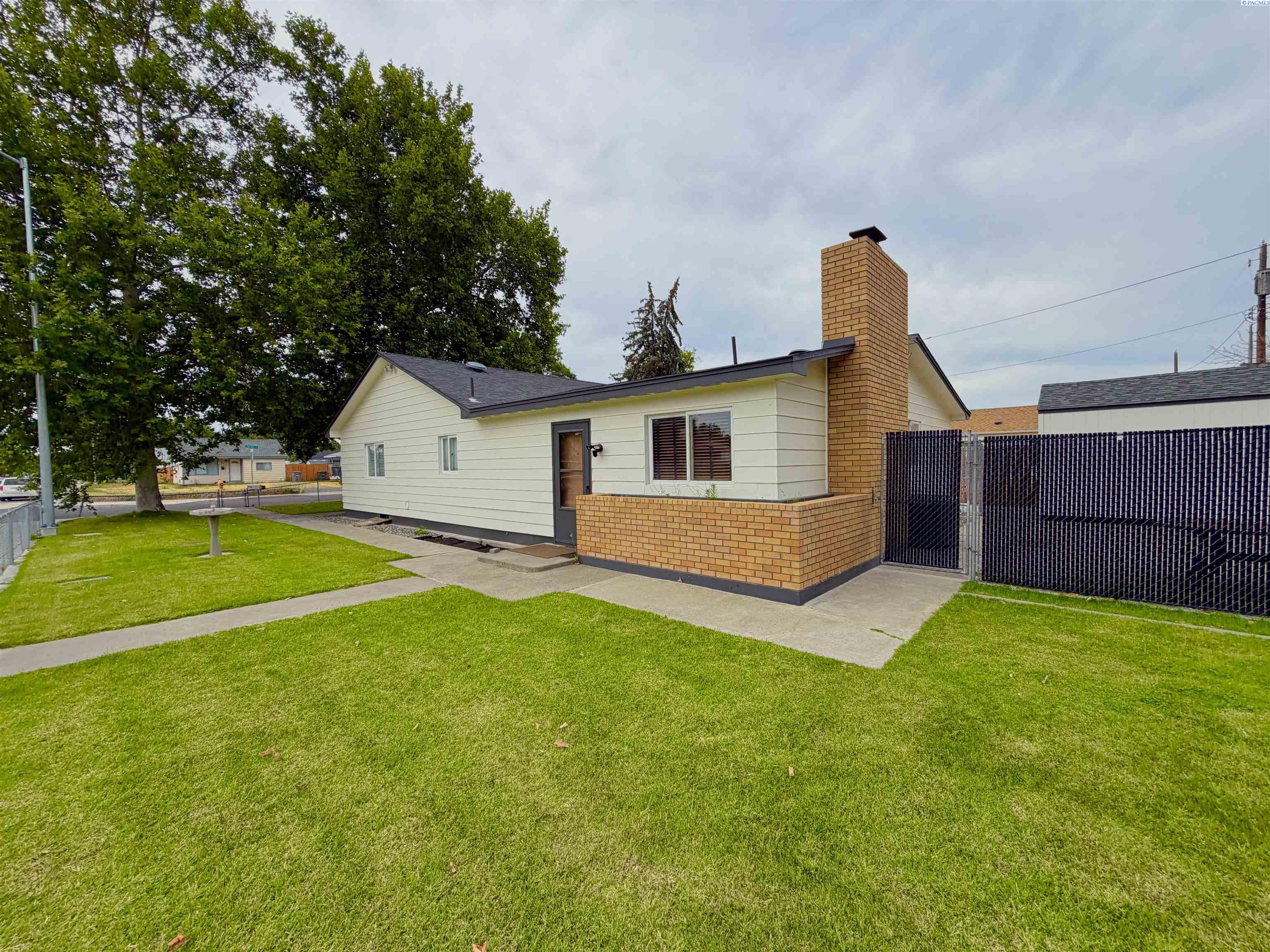Photo 1 of 48 — 400 Sanford Ave, Richland, WA 99352