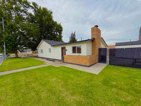 Photo of 400 Sanford Ave, Richland, WA 99352 (MLS # 294206)