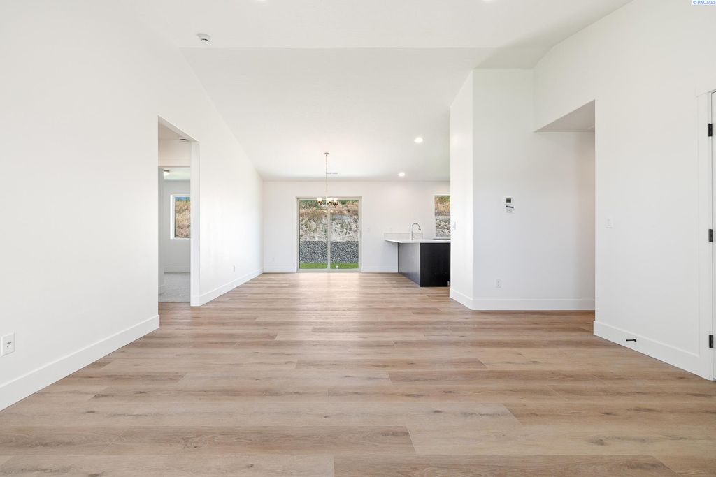 Photo of 6562 W 30th Pl, Kennewick, WA 99338 (MLS # 291487)