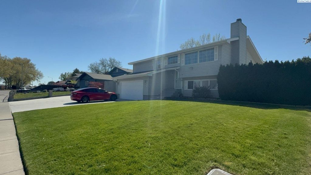Photo of 7919 W Deschutes Ave, Kennewick, WA 99336 (MLS # 292022)