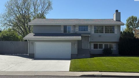 Photo of 7919 W Deschutes Ave, Kennewick, WA 99336 (MLS # 292022)