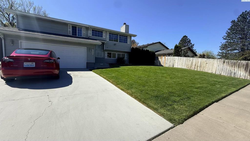 Photo of 7919 W Deschutes Ave, Kennewick, WA 99336 (MLS # 292022)