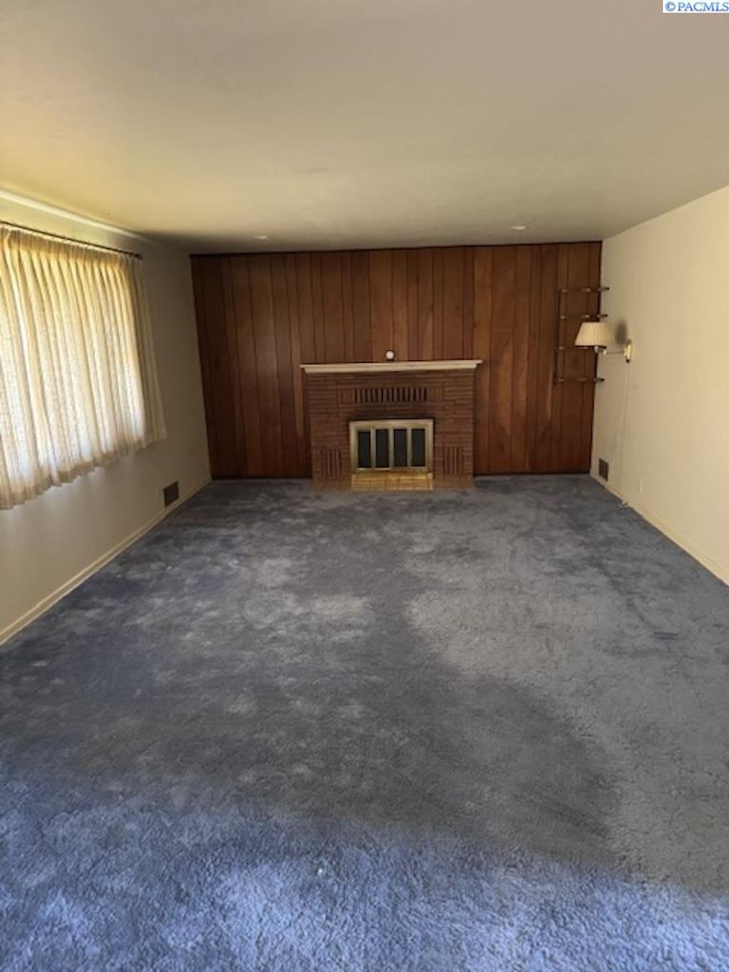 Photo of 1226 Vine Ave, Sunnyside, WA 98944 (MLS # 286841)