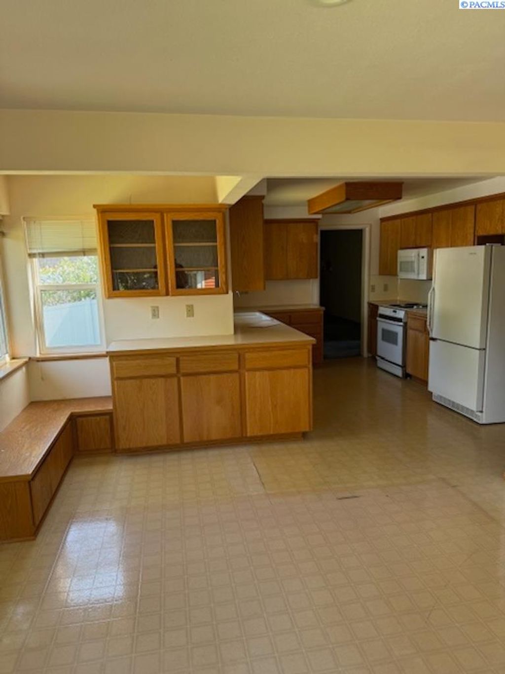 Photo of 1226 Vine Ave, Sunnyside, WA 98944 (MLS # 286841)