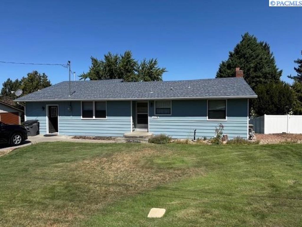 Photo of 1226 Vine Ave, Sunnyside, WA 98944 (MLS # 286841)