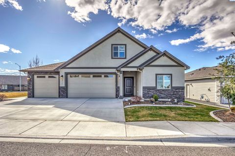 Photo of 2713 Torrey Pines Way, Richland, WA 99354 (MLS # 291017)