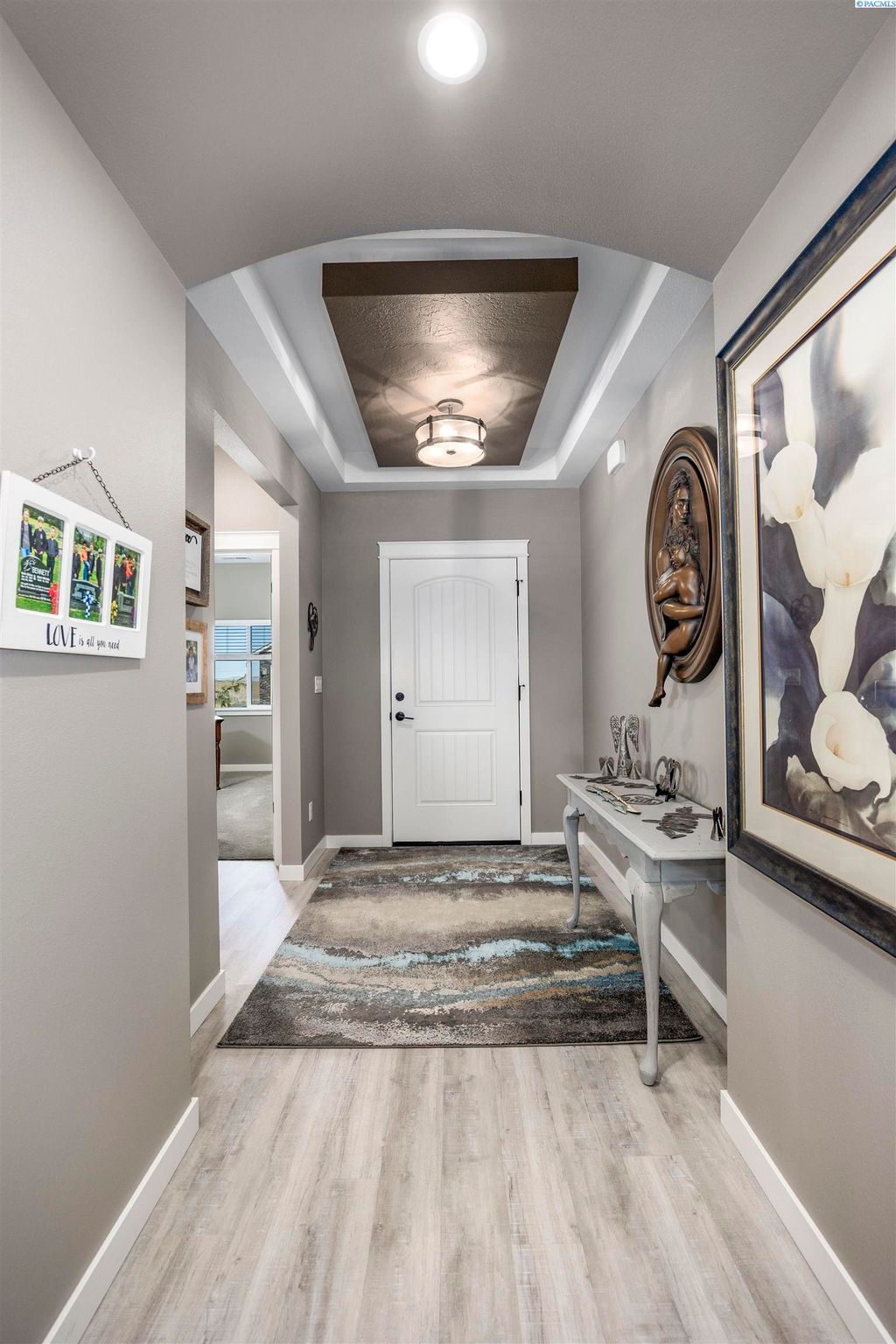 Photo of 2713 Torrey Pines Way, Richland, WA 99352 (MLS # 291017)