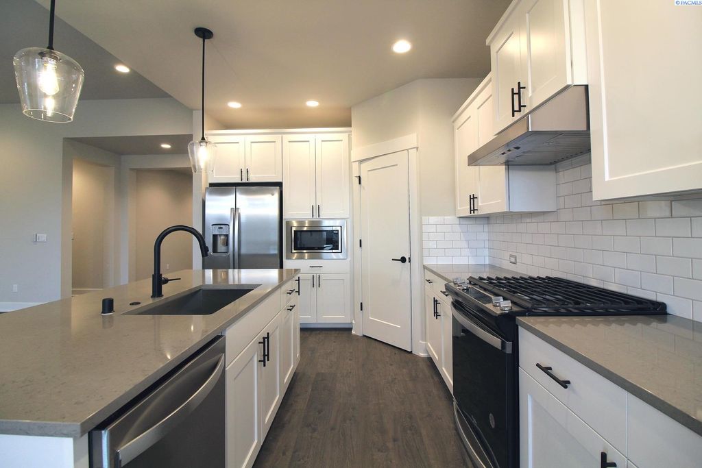 Photo of 2759 Ketch Road, Richland, WA 99352 (MLS # 290963)