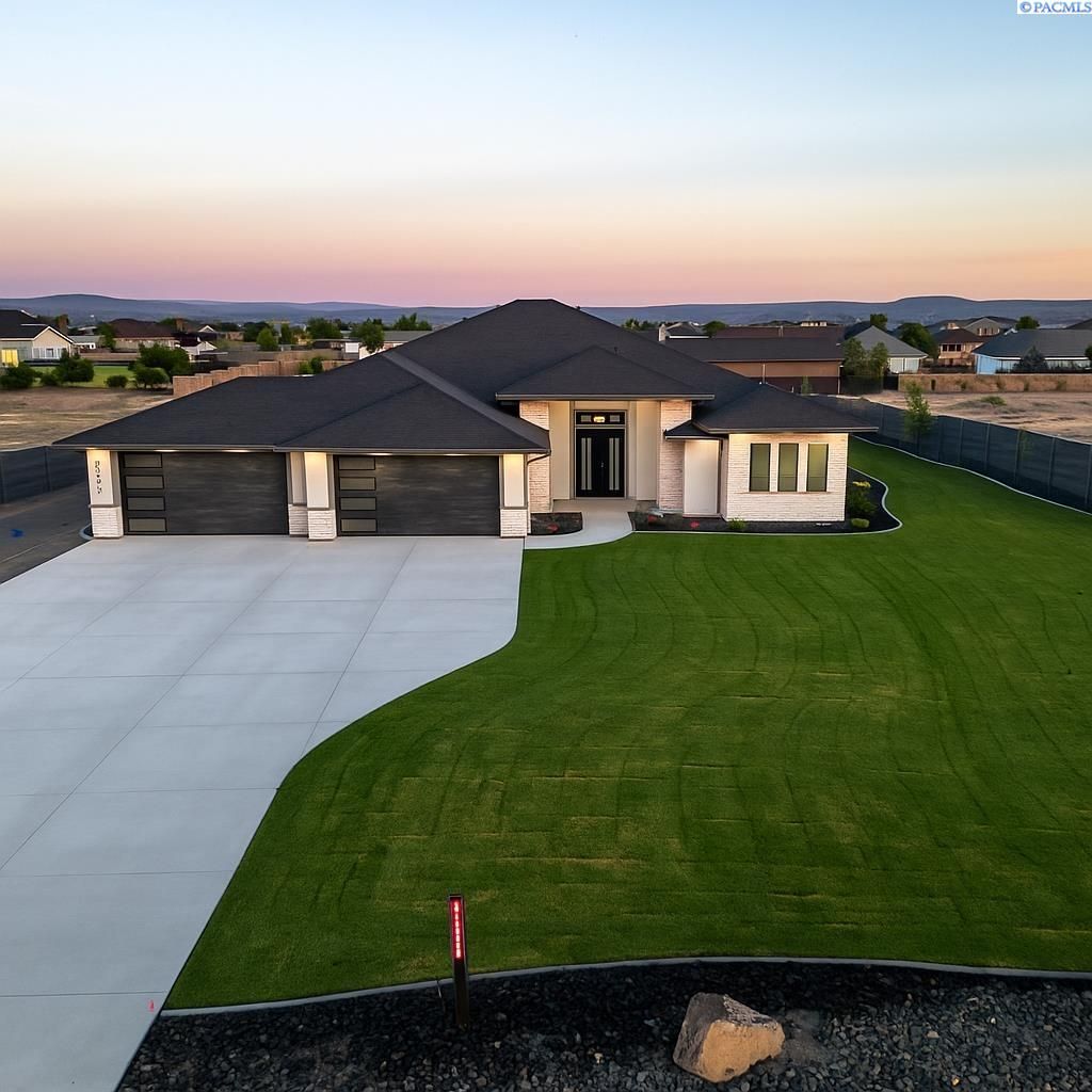 Photo of 11804 Cordon Crest Court, Pasco, WA 99301 (MLS # 287894)