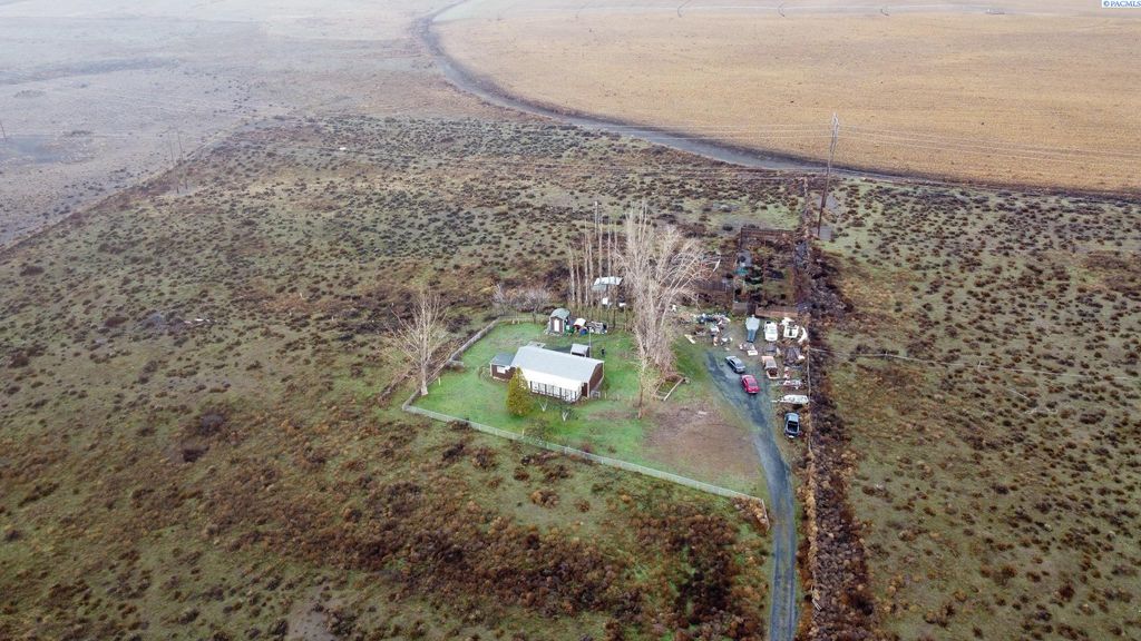 Photo of 1636 N Frontage Rd, Moses Lake, WA 98837 (MLS # 289537)