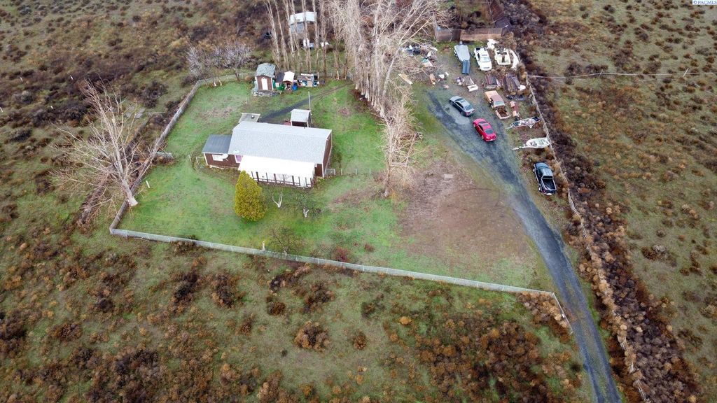 Photo of 1636 N Frontage Rd, Moses Lake, WA 98837 (MLS # 289537)