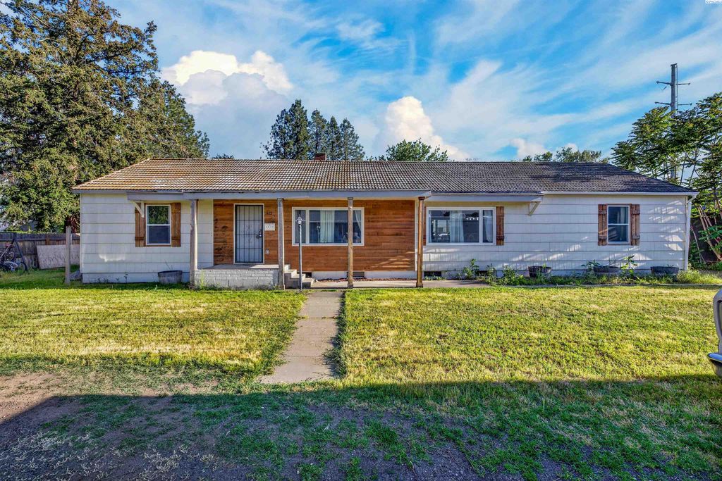 Photo of 1422 Thayer Dr, Richland, WA 99354 (MLS # 292962)