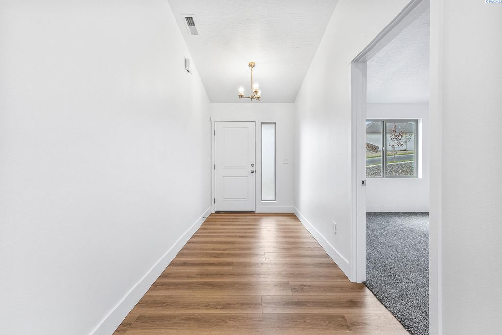 Photo of 2835 S Penn St, Kennewick, WA 99338 (MLS # 291092)