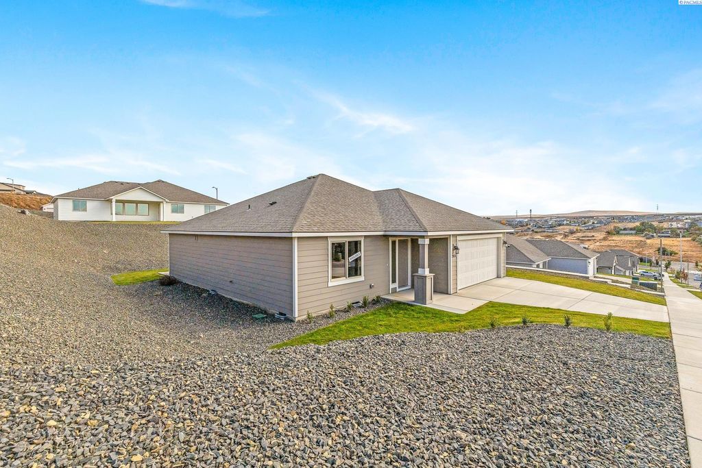 Photo of 2835 S Penn St, Kennewick, WA 99338 (MLS # 291092)