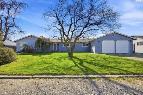 Photo of 213205 E 22nd Ave, Kennewick, WA 99337 (MLS # 291031)