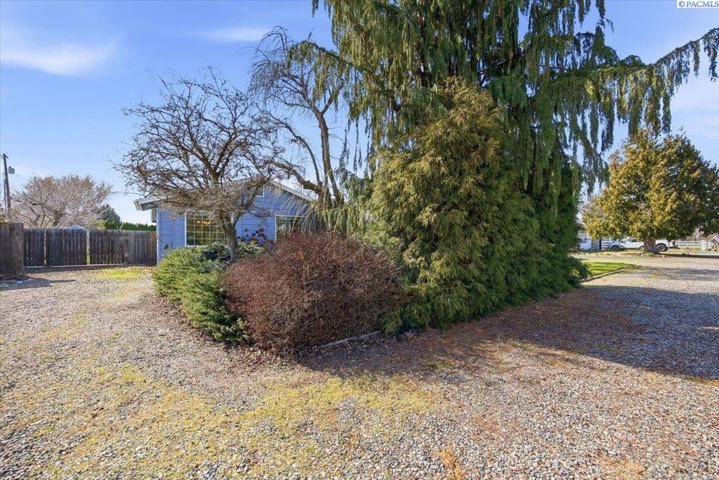 Photo of 213205 E 22nd Ave, Kennewick, WA 99337 (MLS # 291031)