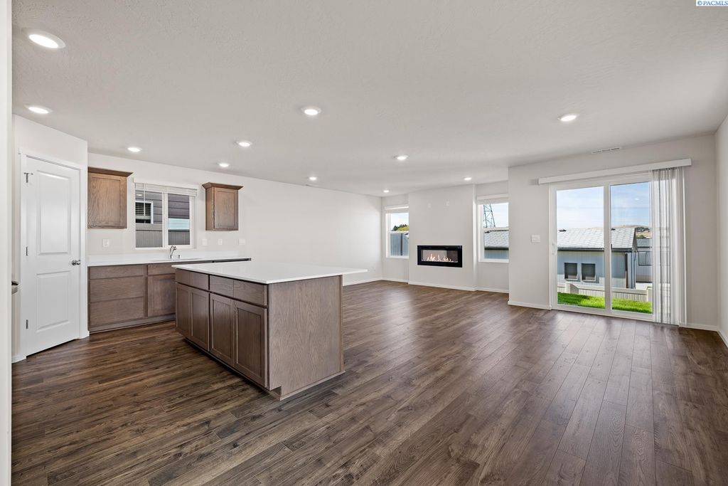 Photo of 915 S Zeelar Street, Kennewick, WA 99336 (MLS # 289182)