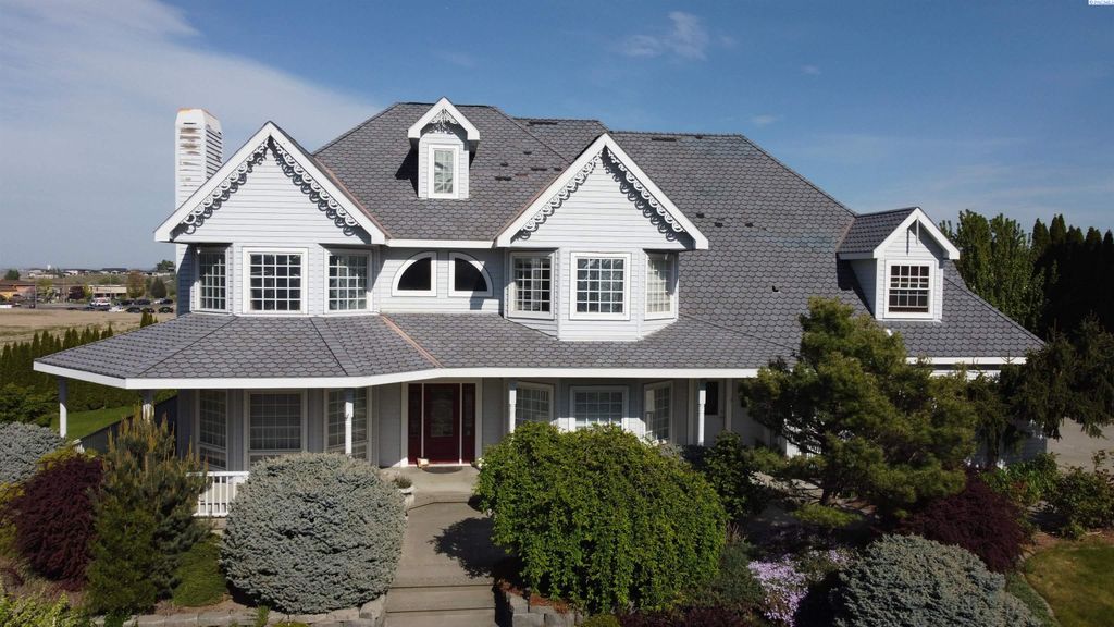 Photo of 1102 Appaloosa Way, Richland, WA 99352 (MLS # 292356)