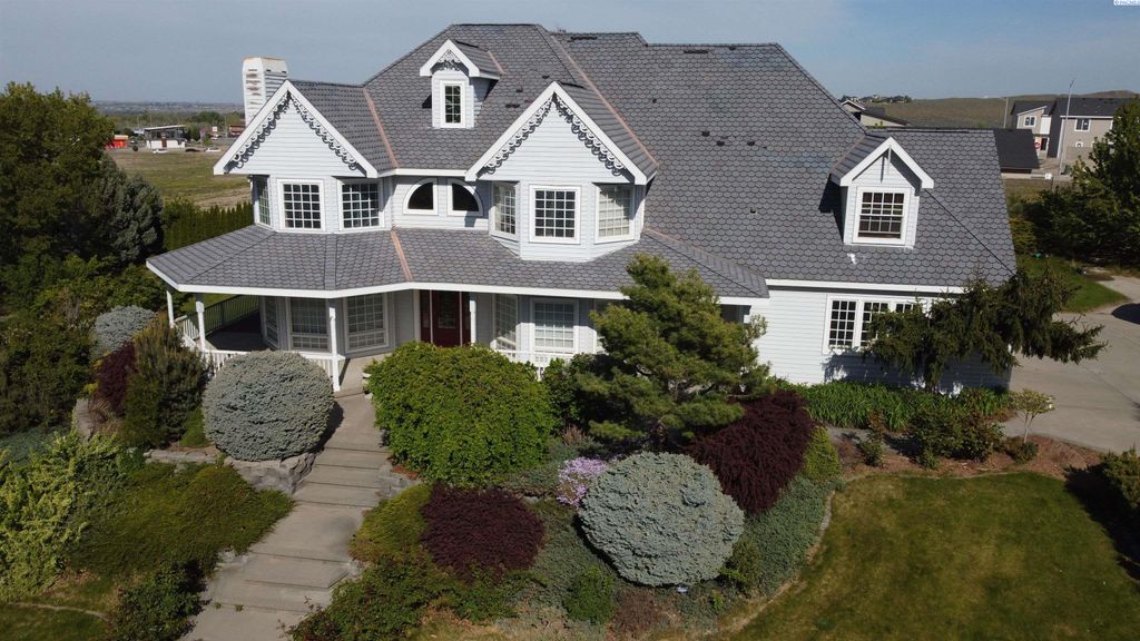 Photo of 1102 Appaloosa Way, Richland, WA 99352 (MLS # 292356)