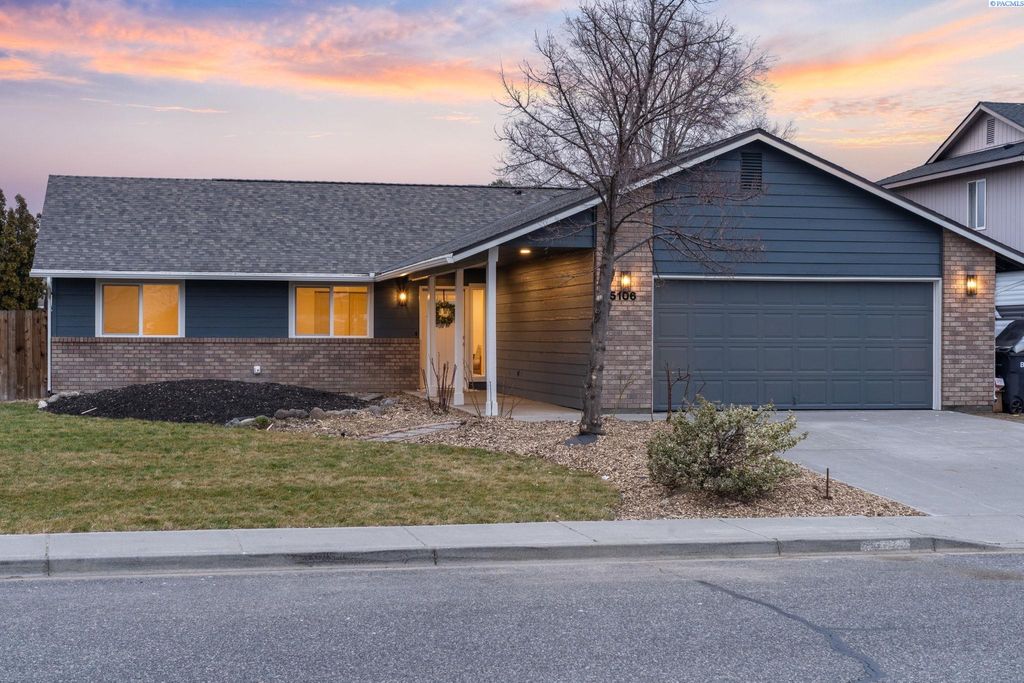 Photo of 5106 Holly Way, West Richland, WA 99353 (MLS # 290016)